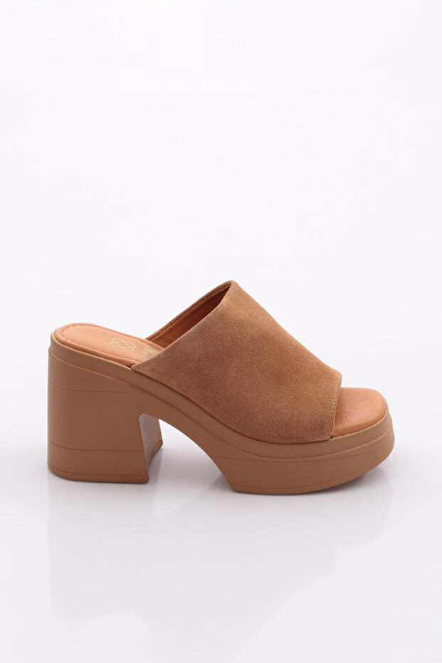 D21102 Women's Heeled Slippers