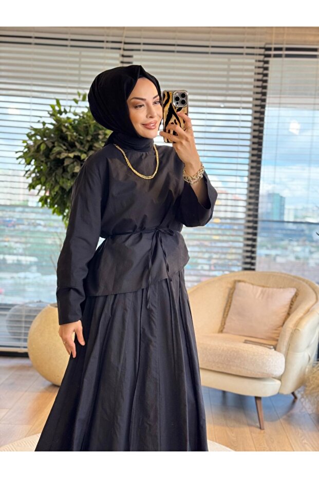 24402 بلوزة ساندرا سوداء