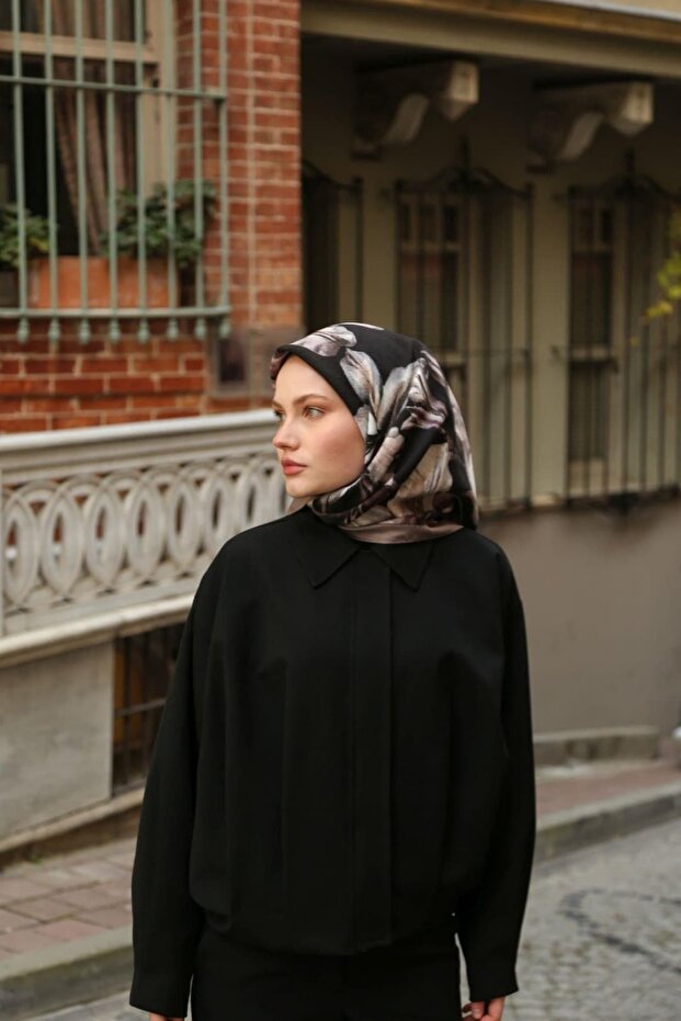 Amore Lily Pattern Viscose Scarf - Black Gray