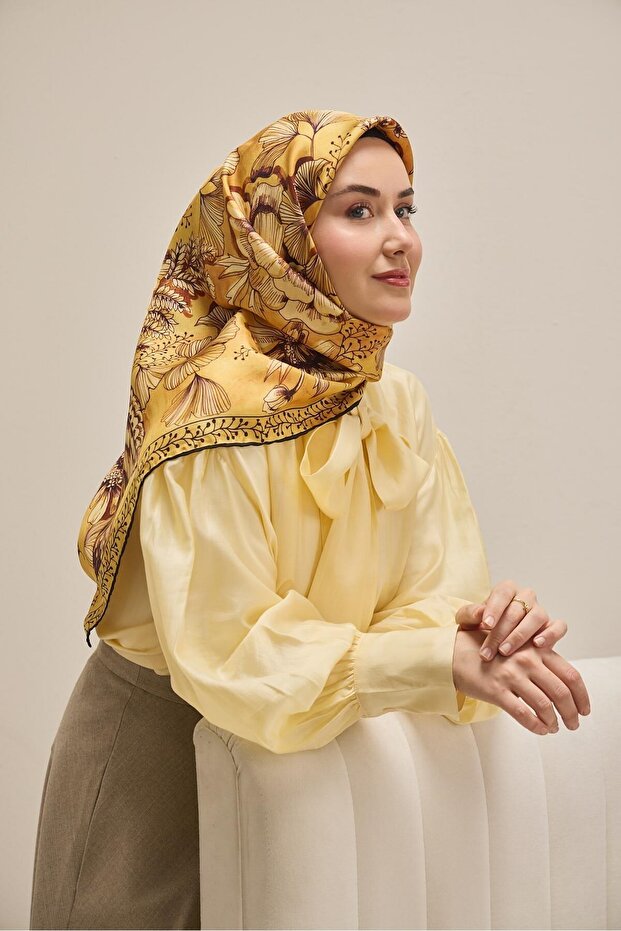 Twill Silk Scarf Large Floral Gold 90X90