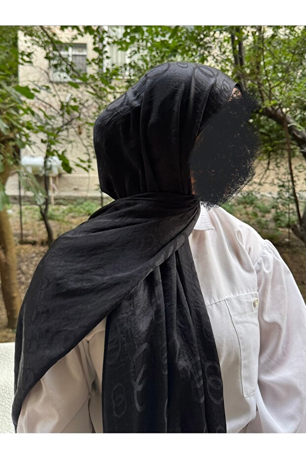 شال جاكار من القطن الناعم ذو نمط حلقات صغيرة وكبيرة باللون الأسود