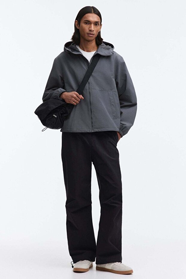 Water-repellent nylon windbreaker