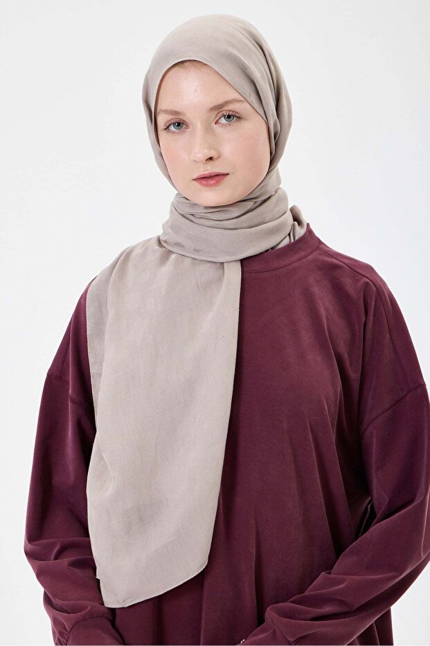 شال بسلسلة من الفرو المنك