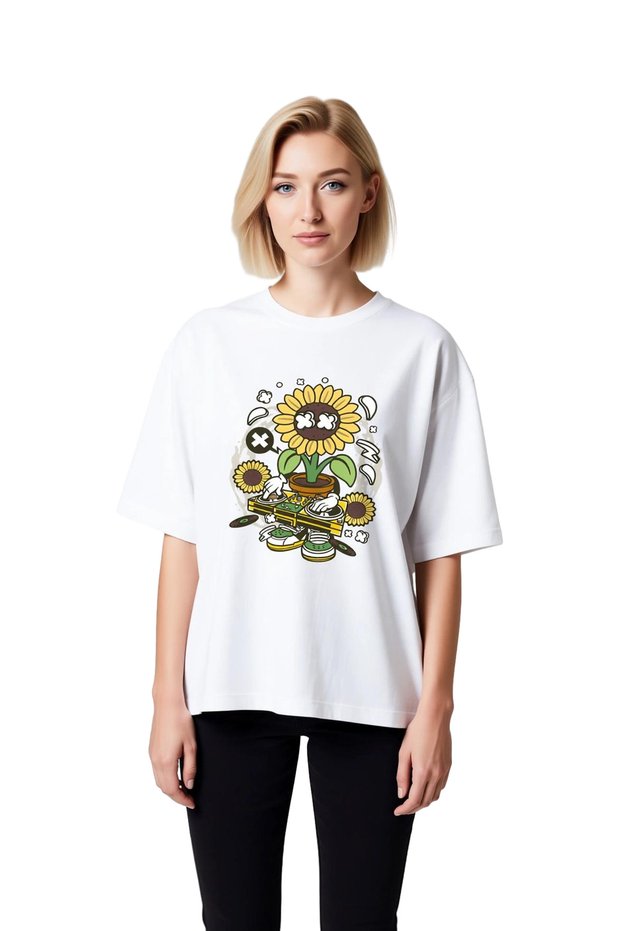 Women's Oversize Graphic Printed T-Shirt Sunflower Vinyl Turntable Music Themed Relaxed Fit Casual Modern