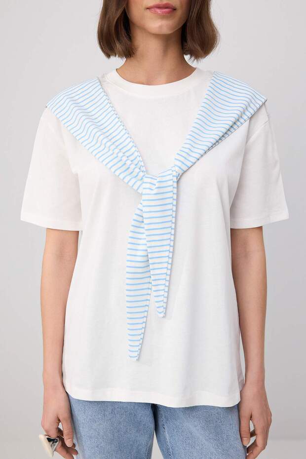 Ekru Oversize/Geniş Kalıp Kısa Kollu Bağlama Detaylı Uzun Yumuşak Örme T-shirt TWOSS26TS00269 - 3