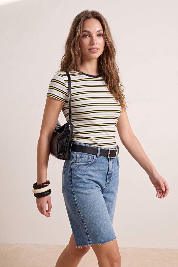 Çok Renkli Çizgili Fitted/Vücuda Oturan Kısa Kollu Yumuşak Örme T-Shirt TWOSS26TS00146 - 2