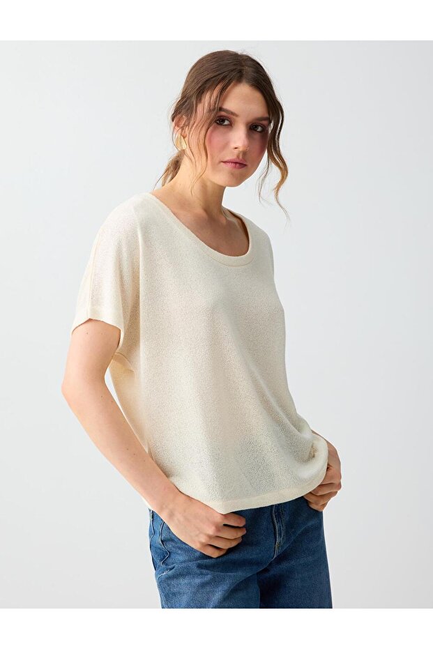 Off-White U-Neck Short Sleeve Straight Cut Knitted Blouse
