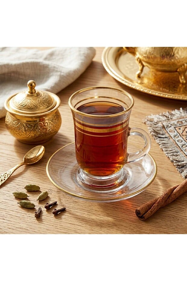 طقم بيالات بخوط ذهبي معا الصحن