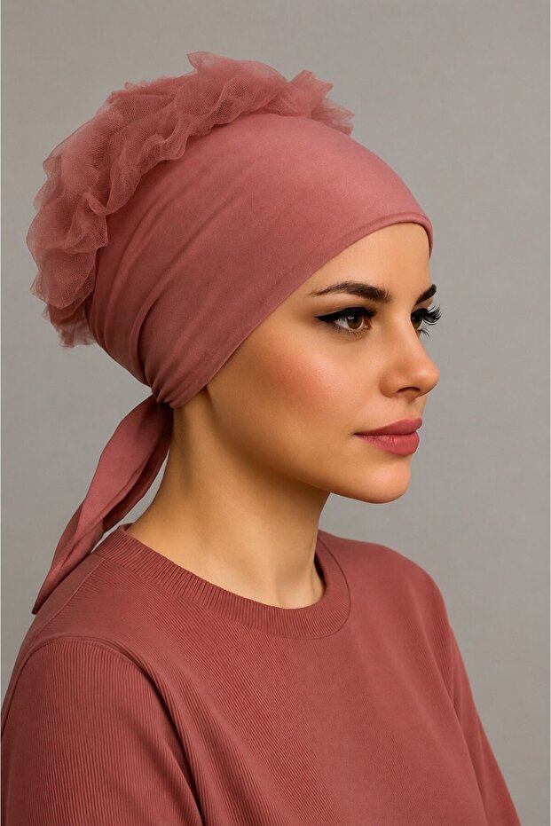 قبعة مزينة بالكشكشة للنساء المحجبات