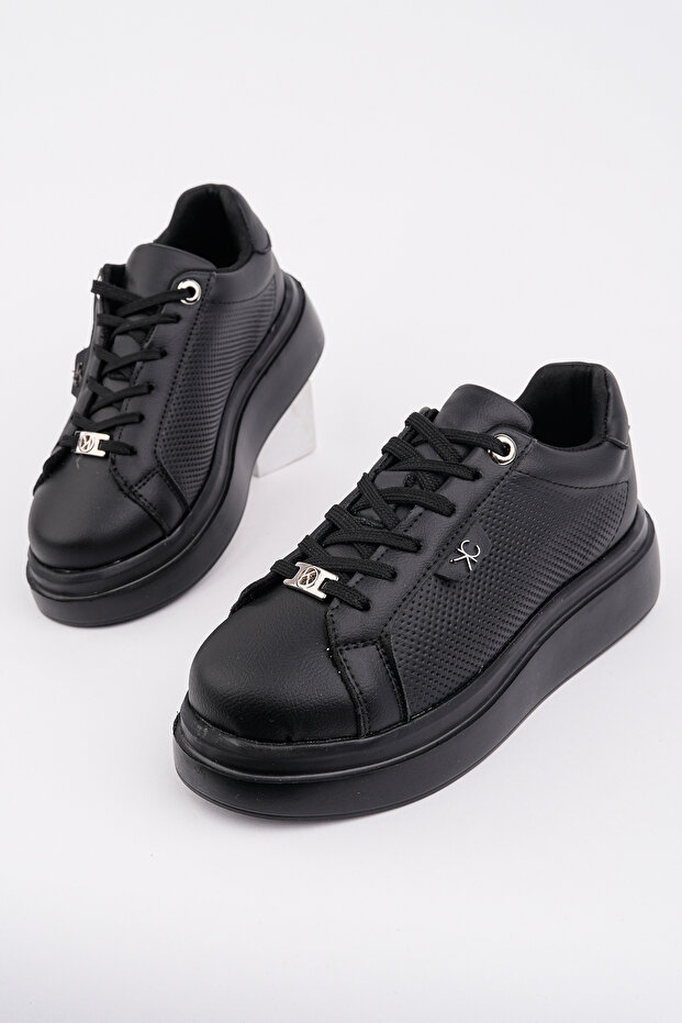 Kcl-115 Thick Sole Perforated Lace-Up Sports Shoes