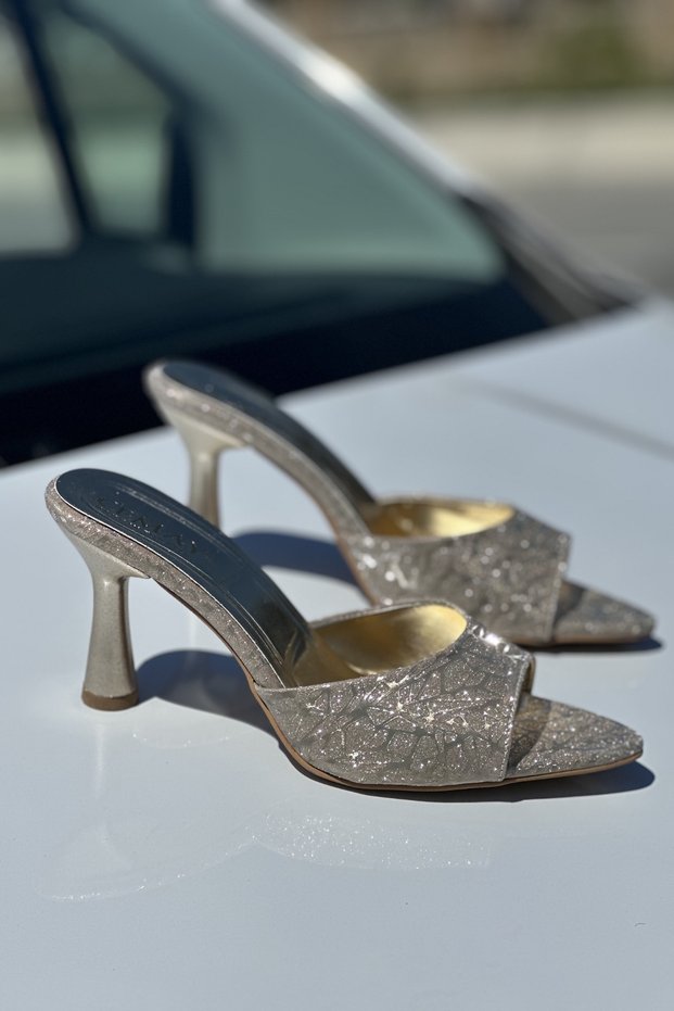 Women's Slow Gold Shiny Pointed Toe Thin Heel Slippers Gold Glitter