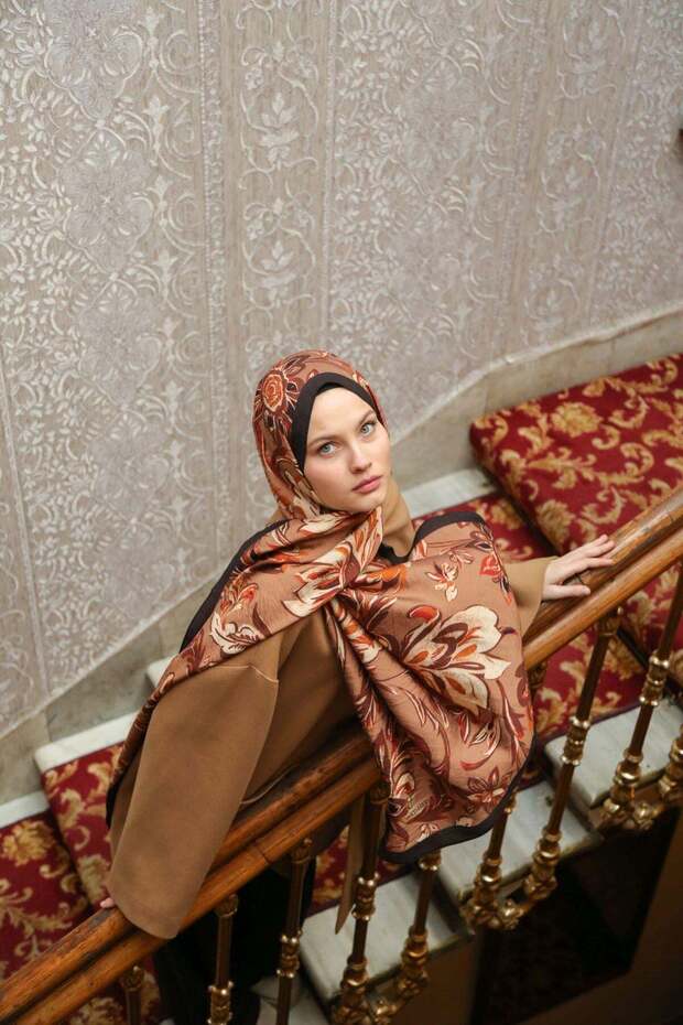 Amore Ivy Pattern Shawl - Tile-Acute Brown