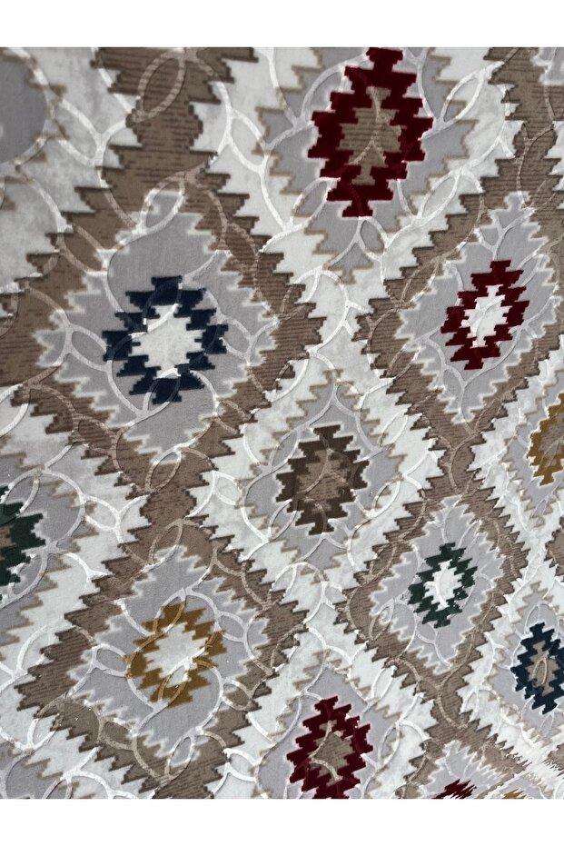 The 6 m2 non-elastic embossed carpet cover has an extra hem allowance of 200*300 dimensions.