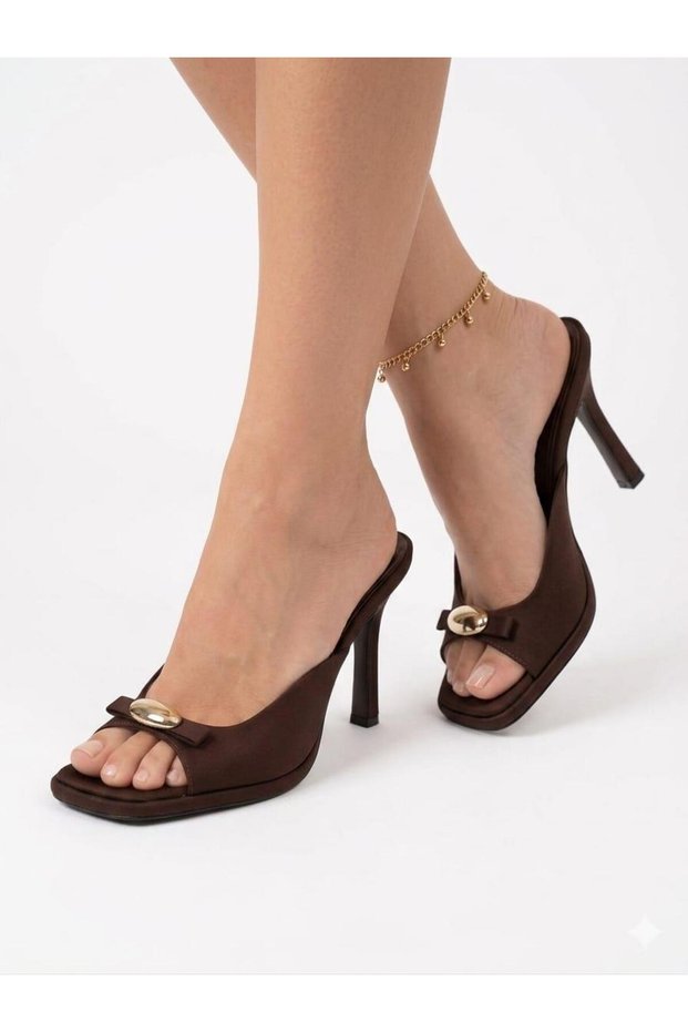 Women's Heeled Slippers with Blunt Toe and Buckle