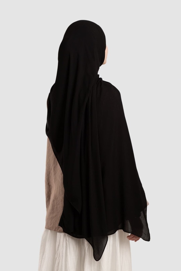 شال فيسكوز ناعم باللون الأسود