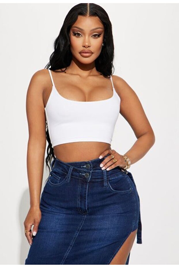 FashionNova قميص رياضي أبيض قصير