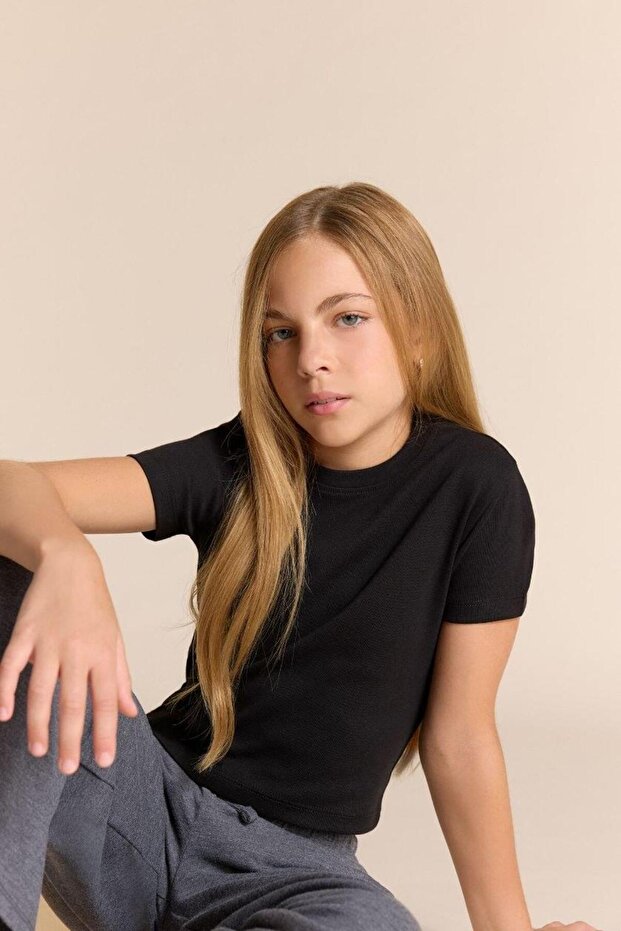 Slim Fit Narrow Cut Crew Neck Ribbed Basic Plain Short Sleeve T-Shirt Girl's B3054A825Sm