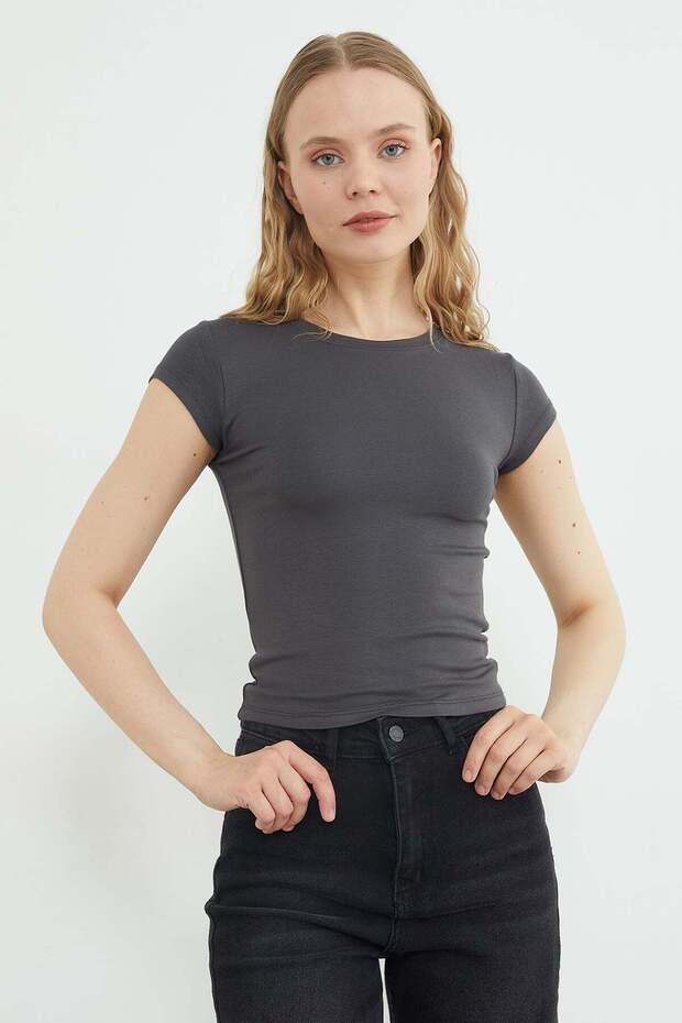 Basic Crew Neck T-Shirt - 6