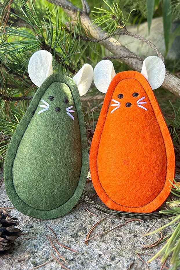 Cat Toy Mr. and Mrs. Squeaky 2-Piece Handmade Mouse with Natural Felt Catnip