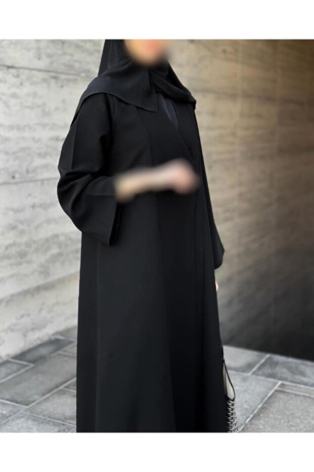 عباية لفتة, بتصميم كلاسيكية هادئة