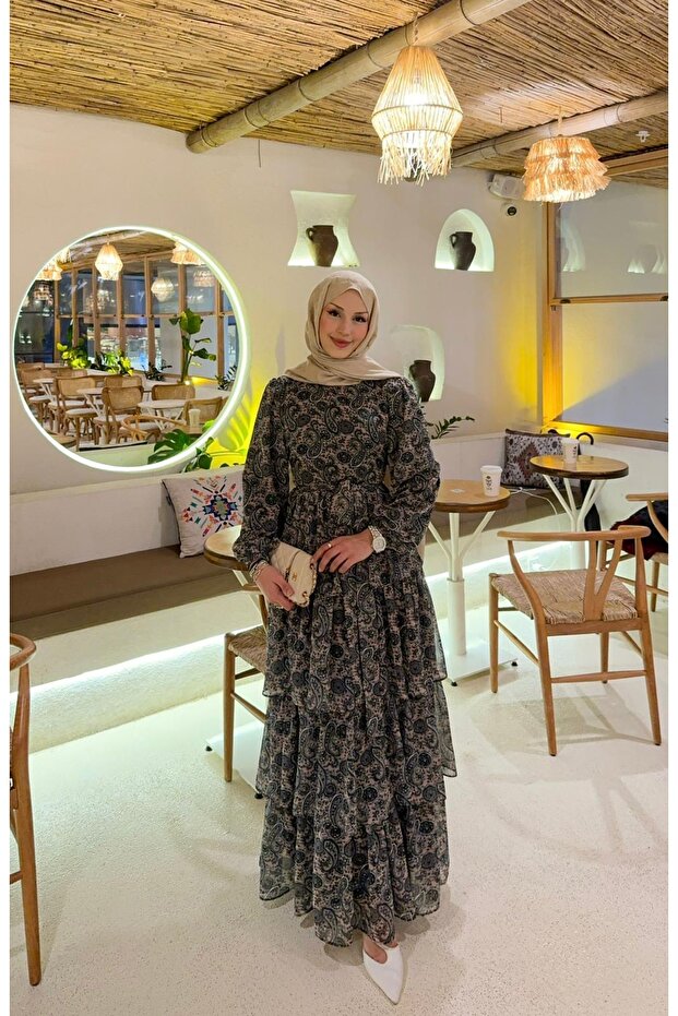 فستان من قماش المودال بتصميم متعدد الطبقات