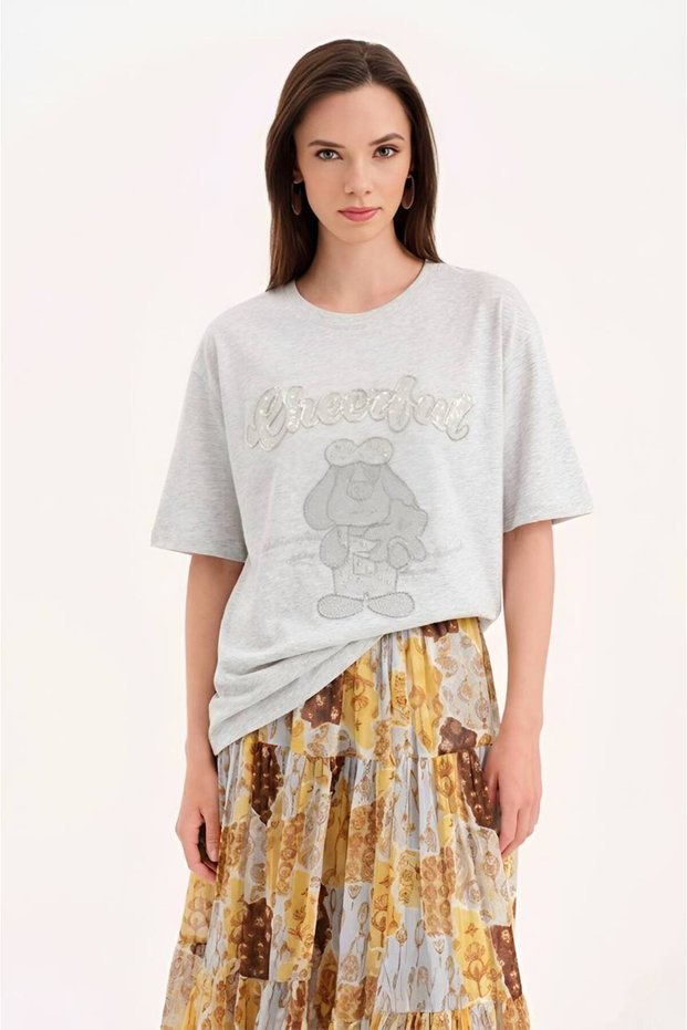 Women's Oversize Tshirt with Bead Embroidery Detail on the Front and Short Sleeve Design
