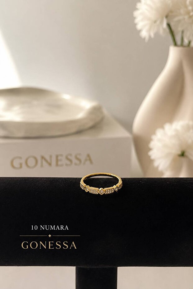 Shiny Elegant Gold Ring with Zircon Stone