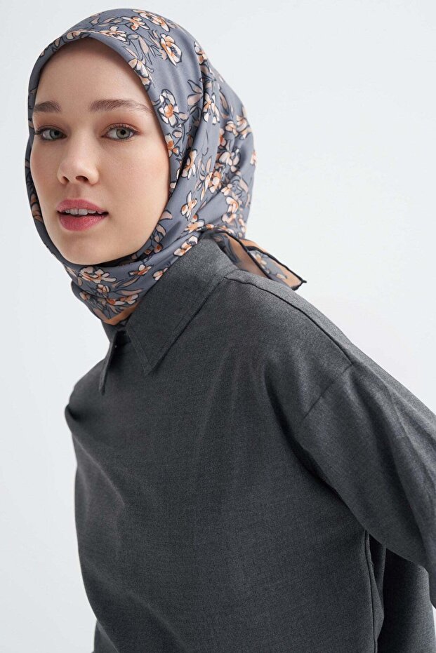 وشاح فلورينا الناعم باللون الرمادي