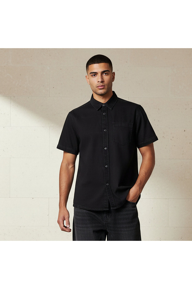 Men Regular Fit Collared Short Sleeve Shirt