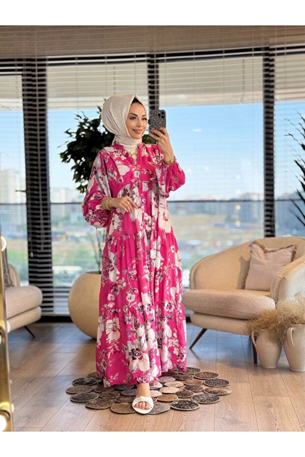 25EL544 فستان منقوش بياقة على شكل V وأزرار على شكل أكمام، لون فوشيا