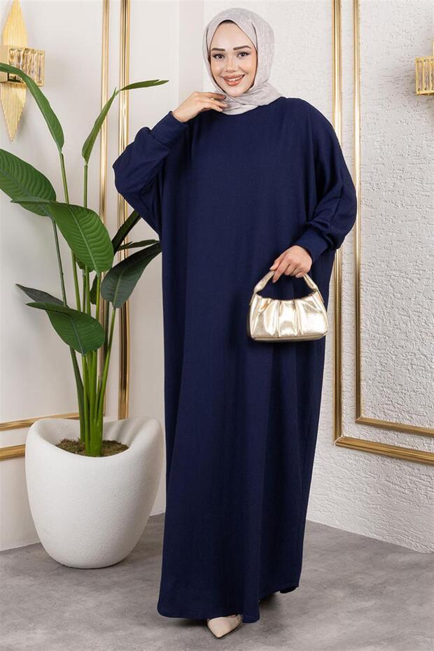 فستان بأكمام خفاشية باللون الأزرق الداكن