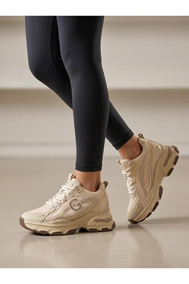 26K450 Women's Thick Sole Inner Padded Sneaker Shoes