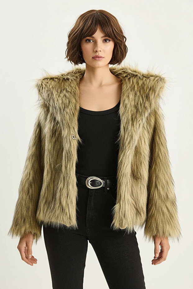 Women's Wide Collar Lined Short Faux Fur Beige Black Jacket