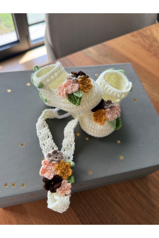 Newborn (8cm) Hand Knitted Baby Booties