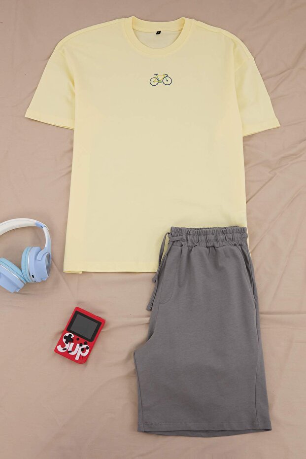 Sarı - Gri Oversize Bisiklet Nakışlı %100 Pamuk Yazlık Örme Pijama Takımı TMNSS26PT00066 - 3