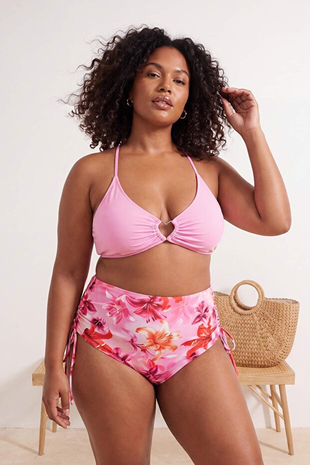 Pembe Kalp Aksesuar Detaylı Askılı Büyük Beden Bikini Üstü TBBSS25CT00008 - 2