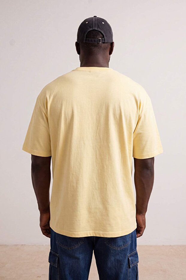 Sarı Oversize Dinazor Nakışlı %100 Pamuk Büyük Beden T-Shirt TMNSS24BF00013 - 4