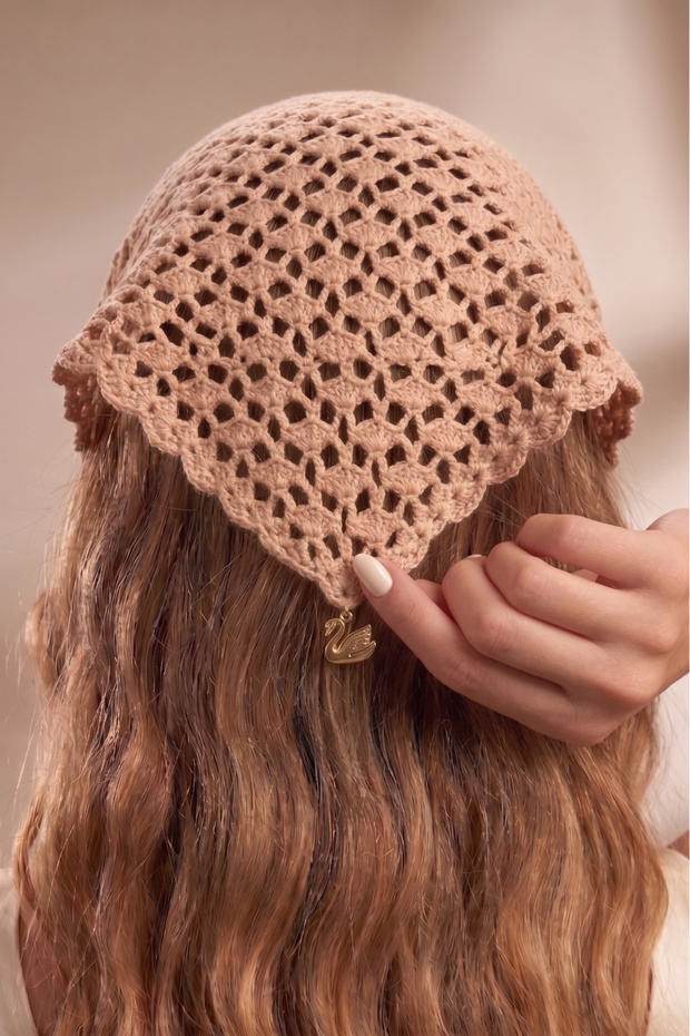 Swan Detailed Hand Knitted Bandana
