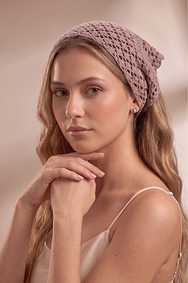Swan Detailed Hand Knitted Bandana