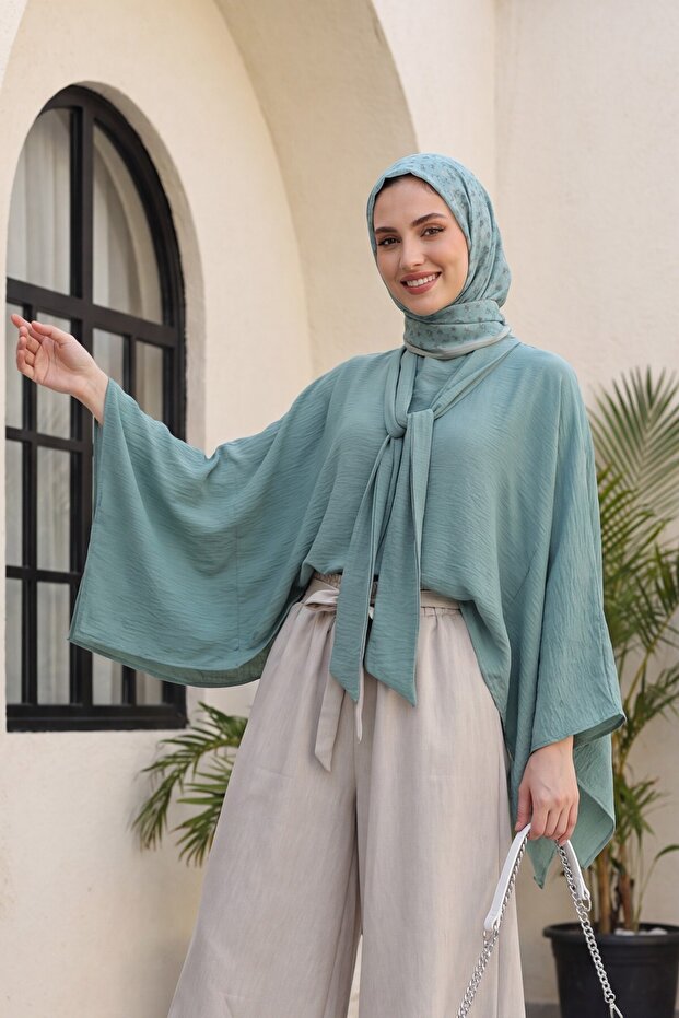 Loose Polyviscon Tunic with Long Belt on the Back -Mint