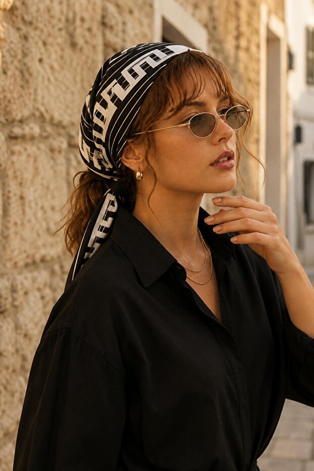 وشاح منقوش باللون الأسود - 1