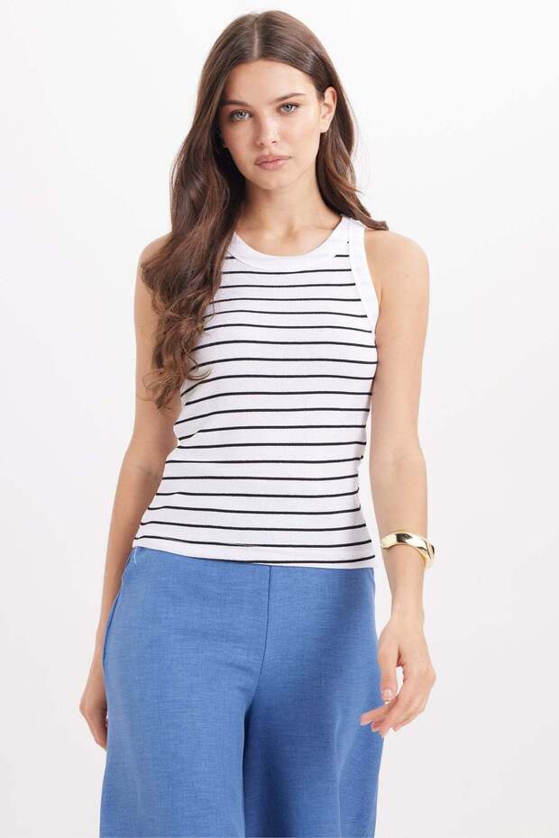 Women's slim fit cotton tank top with straps, crew neck, striped white crop top