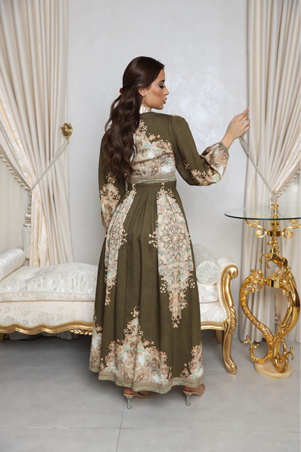 Classic dress with a patterned design - 5