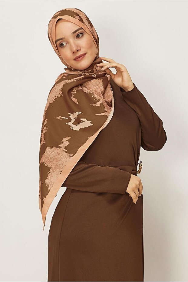 شال بنقشة زهور 8632