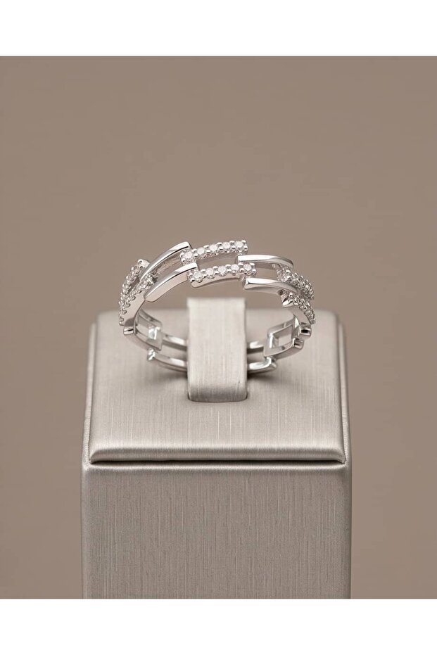 Linkora Inlaid Zircon Stone Chain Ring Adjustable Ring