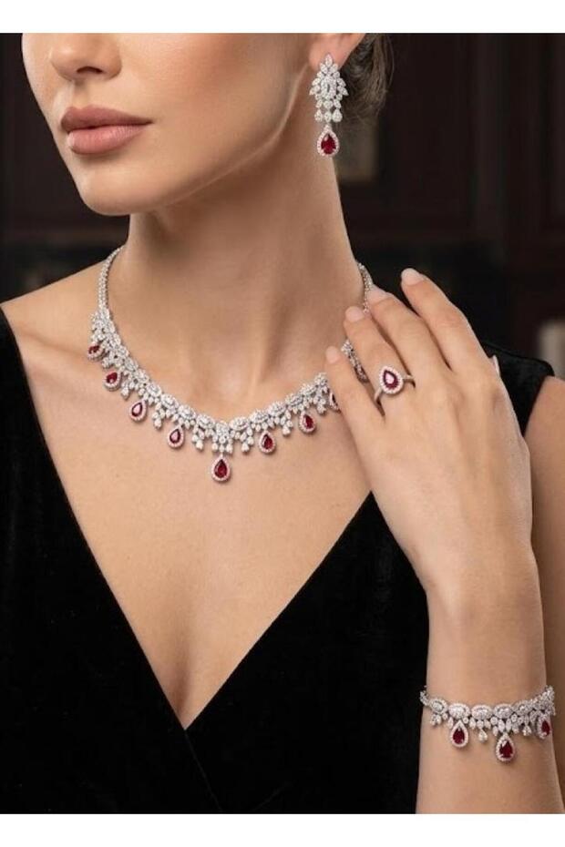 طقم زيركون تصميم الماس احمر