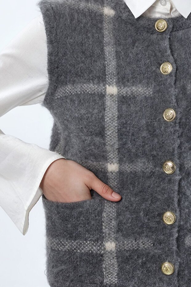Buttoned Plaid Patterned Round Neck Sweater Vest - 5