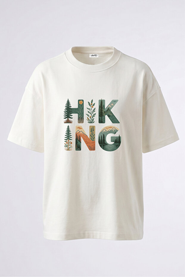 تي شيرت أبيض كبير الحجم من القطن بتصميم Hiking Mountain Forest مطبوع على الظهر