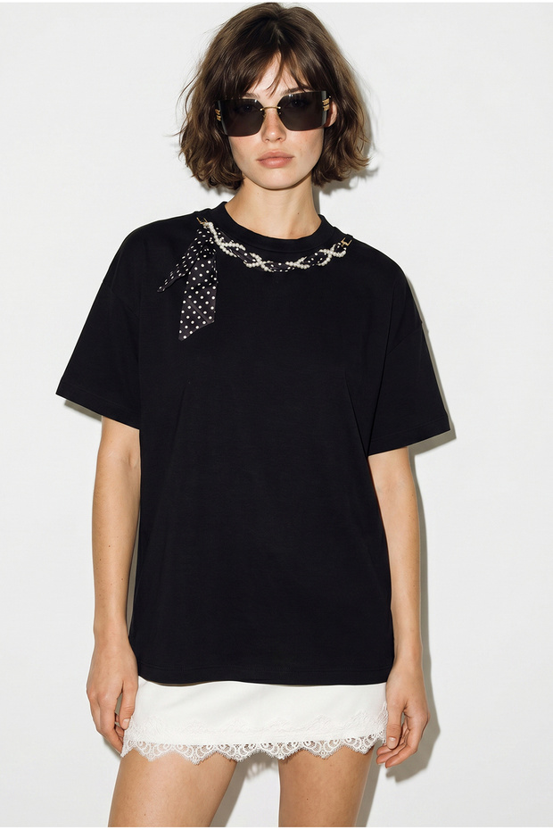 Women's Black Scarf and Pearl Detailed Crew Neck Oversize Basic T-Shirt 360096 60286358