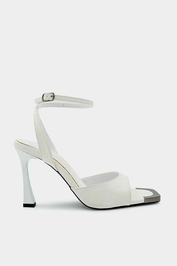 Tolts Accessory Detailed Women's White Heeled Shoes